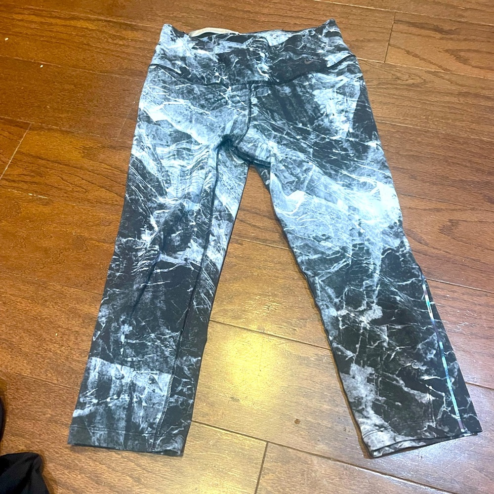 Nike Dri Fit Athletic Capri Leggings Black White Marble Print Wide Waist Small